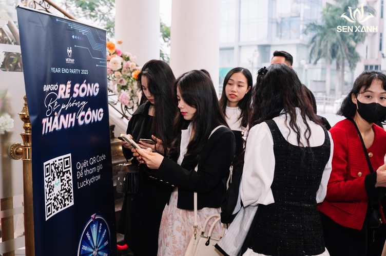 Khu check-in quét mã QR trước cổng sự kiện