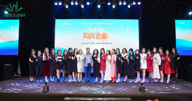 Year-End-Party với nhiều người tham gia