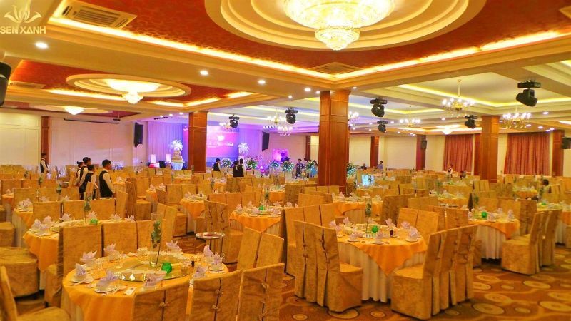 Nh&agrave; H&agrave;ng Tiệc Cưới 4U rộng lớn v&agrave; đầy đủ tiện nghi
