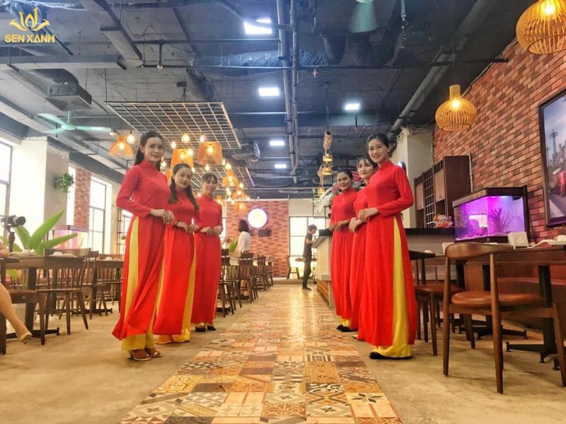 Nh&agrave; h&agrave;ng Lạc Qu&aacute;n kh&ocirc;ng qu&aacute; lớn nhưng lại được sắp xếp hợp l&yacute; v&agrave; h&agrave;i h&ograve;a