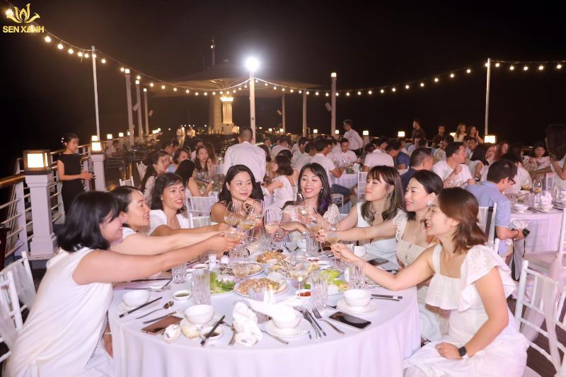 Mẫu kế hoạch tổ chức tiệc tất niên cuối năm YEP 2025 14 Tổ chức tiệc tất niên theo chủ đề dạ trắng