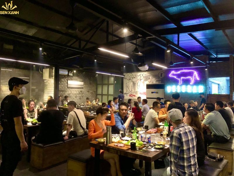 Veteran Restaurant c&ograve;n nổi tiếng với những m&oacute;n thịt nướng, hải sản&nbsp;
