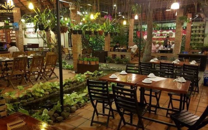 Nh&agrave; H&agrave;ng Vườn Bia với những m&oacute;n ăn ngon b&igrave;nh dị