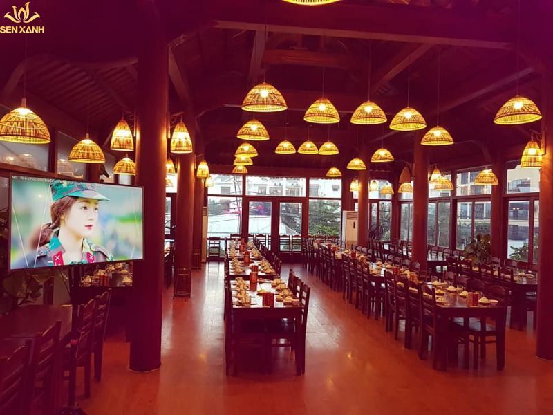 Nh&agrave; H&agrave;ng Cơm Ni&ecirc;u Việt Xưa kh&ocirc;ng gian rộng r&atilde;i