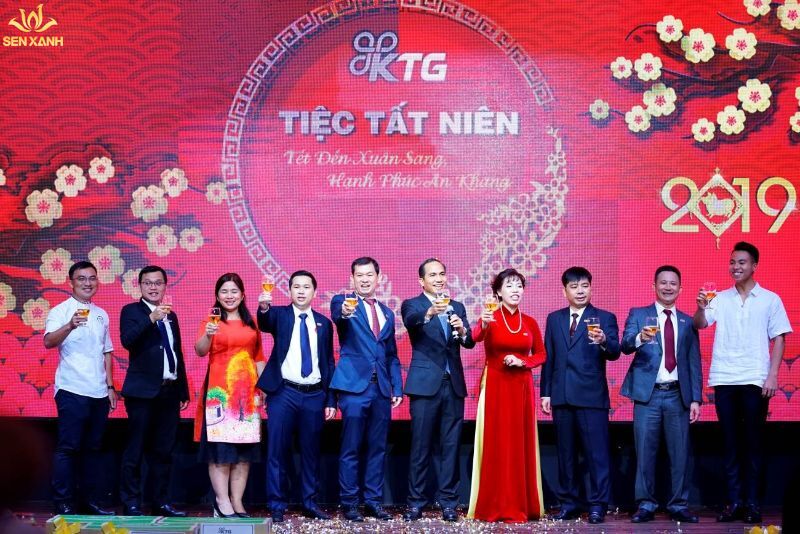 Tổ chức tiệc cuối năm với ý tưởng thưởng và tri ân nhân viên, đối tác