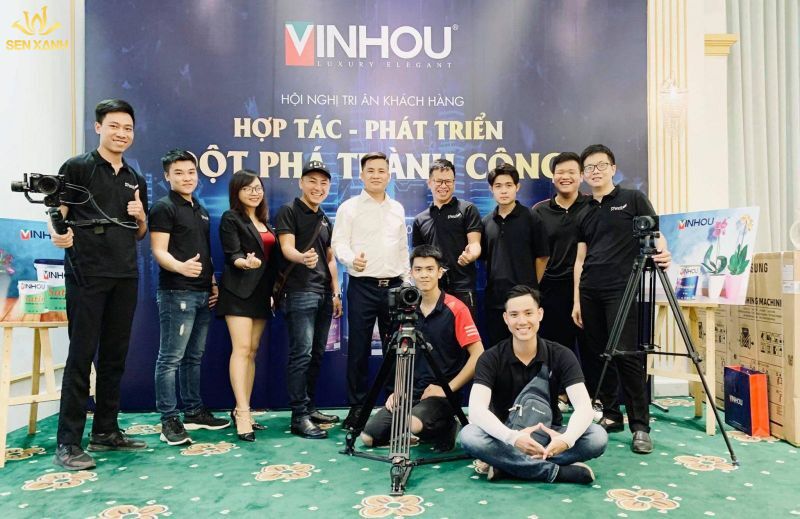 Nh&acirc;n vi&ecirc;n quảng b&aacute; sự kiện sẽ quay phim, chụp ảnh cho chương tr&igrave;nh
