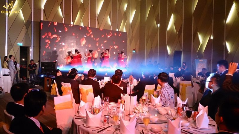 Mẫu kế hoạch tổ chức tiệc tất niên cuối năm YEP 2025 10 Tổ chức Gala Dinner vào tiệc tất niên cuối năm