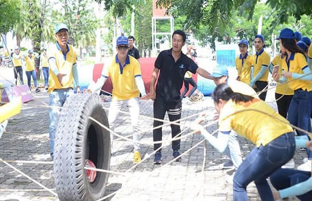Tr&ograve; chơi &ldquo;B&aacute;nh xe ma thuật&rdquo;