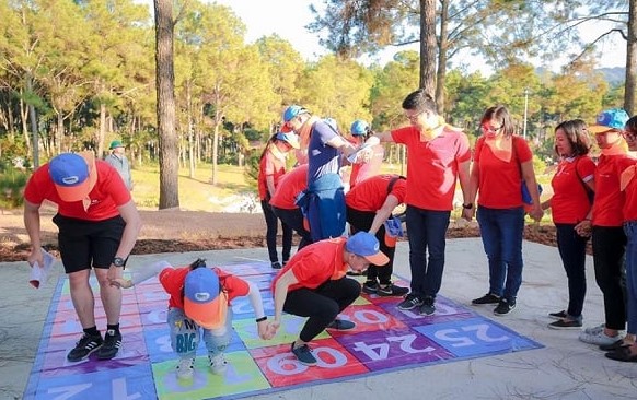 Tr&ograve; chơi team building tr&iacute; tuệ &ldquo;M&ecirc; cung số&rdquo;