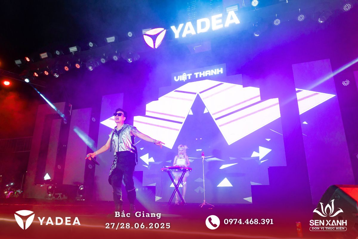 ca sỹ và DJ trong chương trình