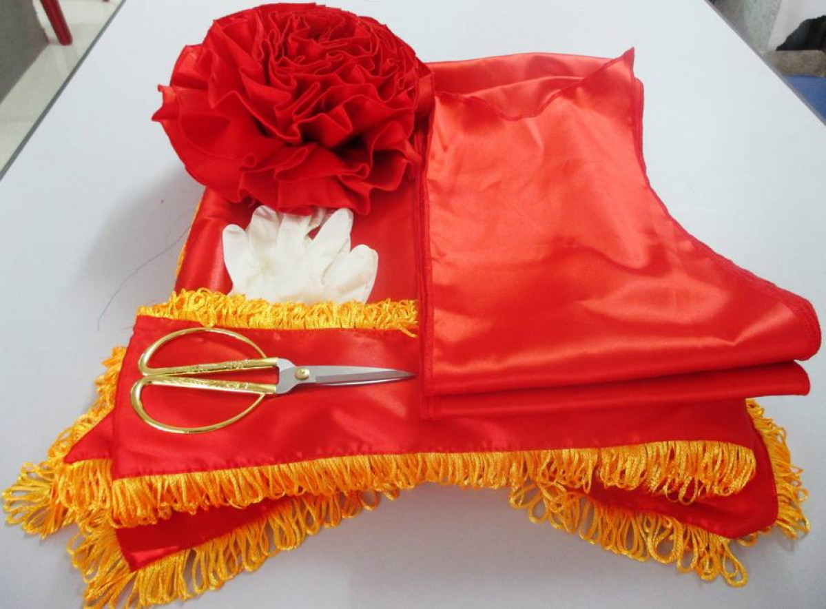 Kéo cắt băng khánh thành