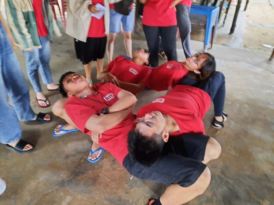 chiếc bàn kiên cố