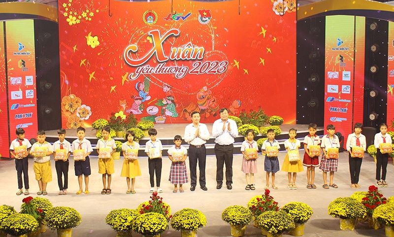 decor tiểu cảnh sân khấu tết đẹp