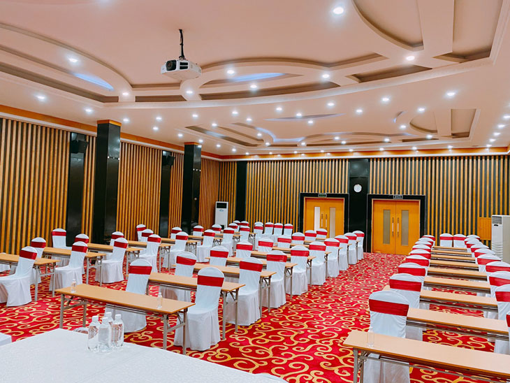 Chi phí đặt tiệc chiêu đãi khách đến dự