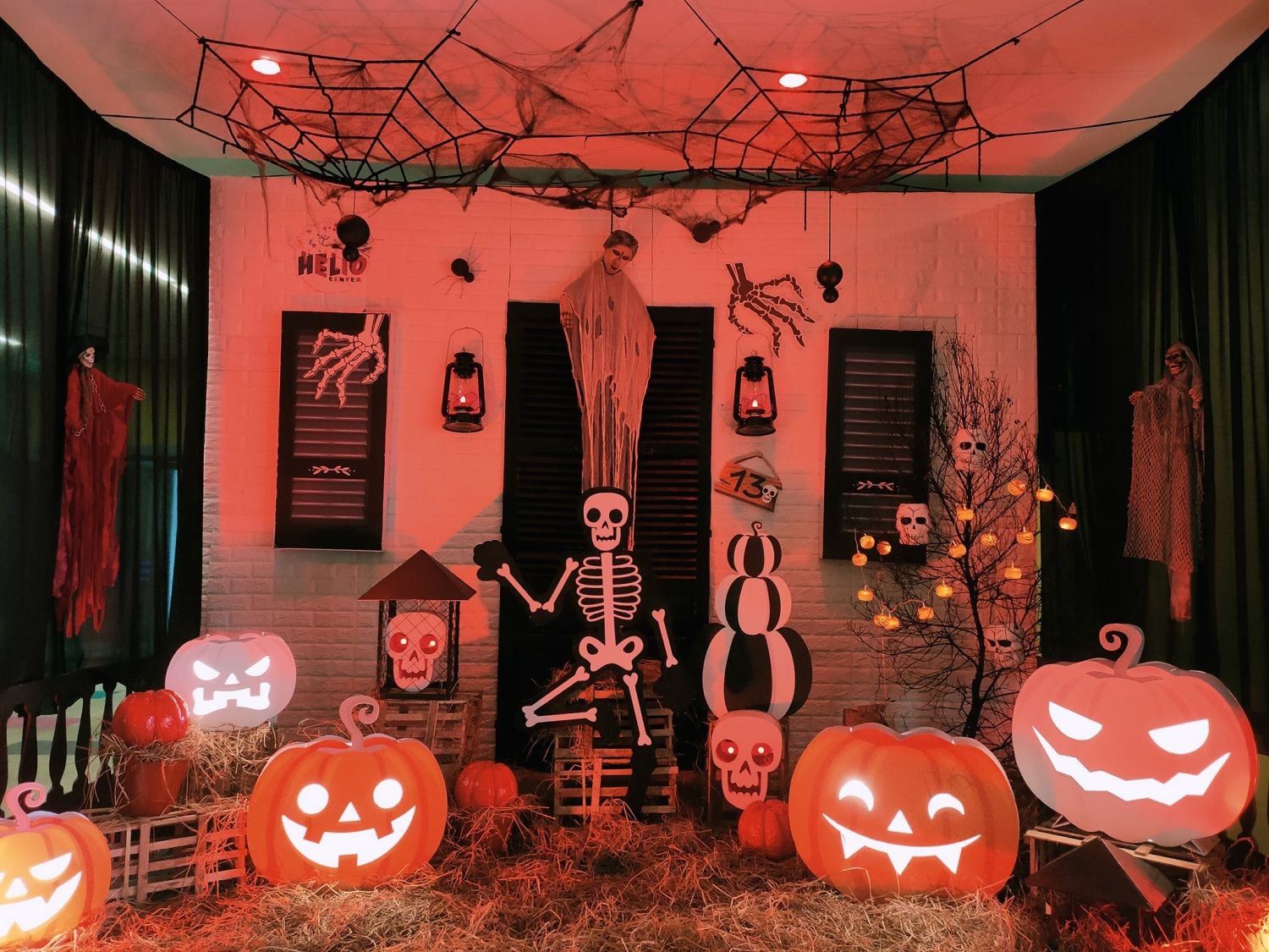 Trang tr&iacute; Halloween