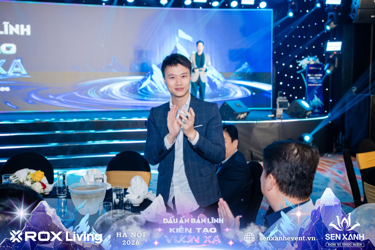 Ban l&atilde;nh đạo khai tiệc&nbsp;