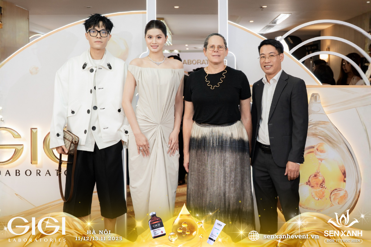 Khách mời check in trước cổng Khách mời check in trước cổng