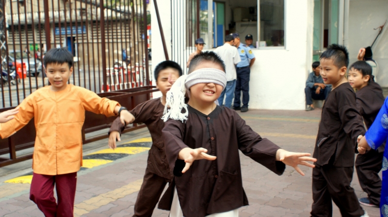 Tr&ograve; chơi Bịt mắt bắt d&ecirc;&nbsp;