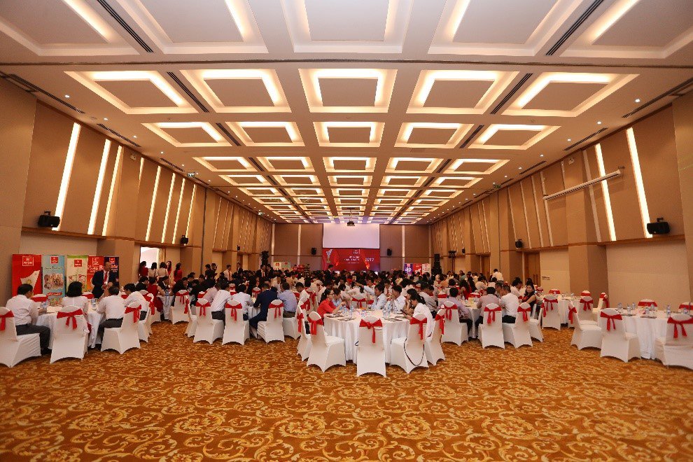 Lên mẫu kịch bản cho màn khai mạc hội nghị tri ân khách hàng Lên mẫu kịch bản cho màn khai mạc hội nghị tri ân khách hàng