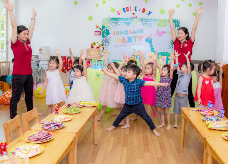 tổ chức sịnh nhật cho b&eacute; trai 3