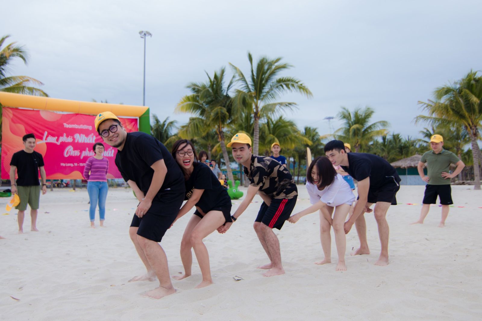 Tr&ograve; chơi team building ngo&aacute;y m&ocirc;ng đo&aacute;n chữ