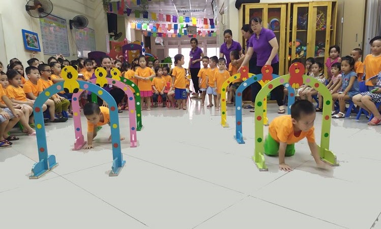Trò chơi team building trẻ em “Vượt chướng ngại vật”