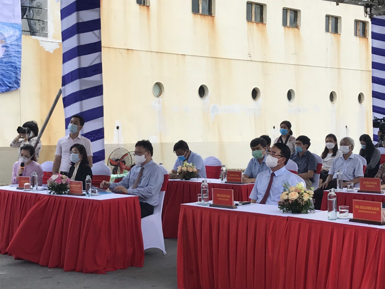 T&agrave;u Khoa Học Oparin