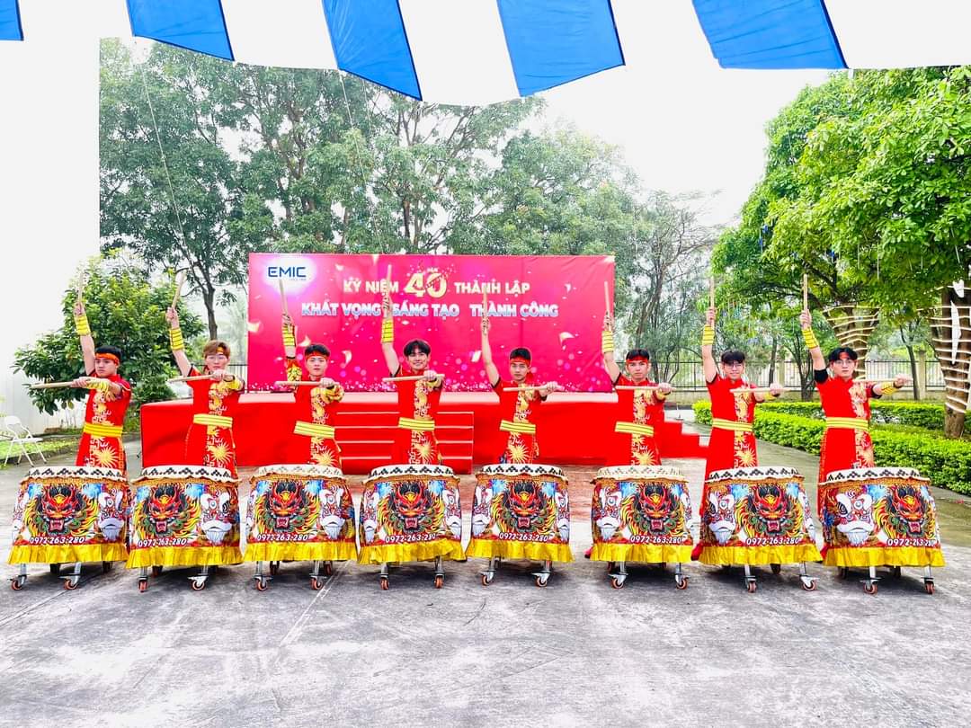m&uacute;a trống hội