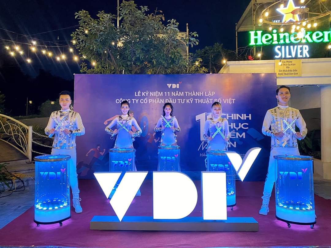 M&uacute;a trống LED