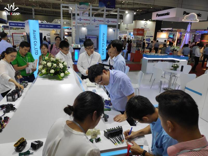 Kh&aacute;ch h&agrave;ng tiến h&agrave;nh thanh to&aacute;n to&agrave;n bộ chi ph&iacute;