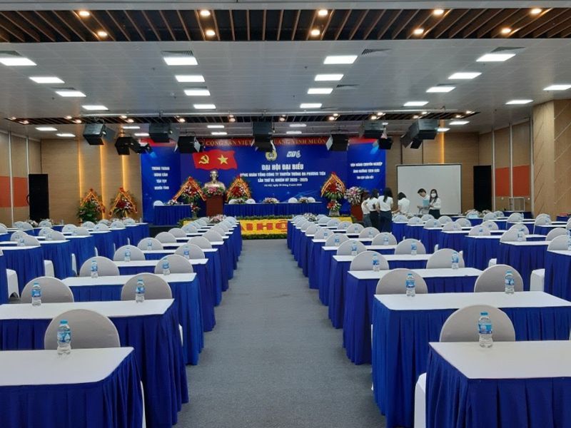 Bàn ghế cho hội nghị theo yêu cầu của đơn vị